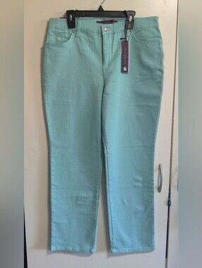 Gloria Vanderbilt Women’s Slimming Straight-Leg Jeans